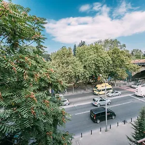 Konukevi Atoneli, Tiflis